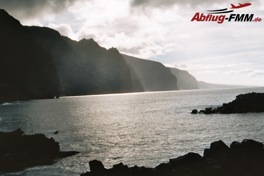 Hohe Berge + weites Meer finden Sie auf der Kanareninsel Teneriffa
